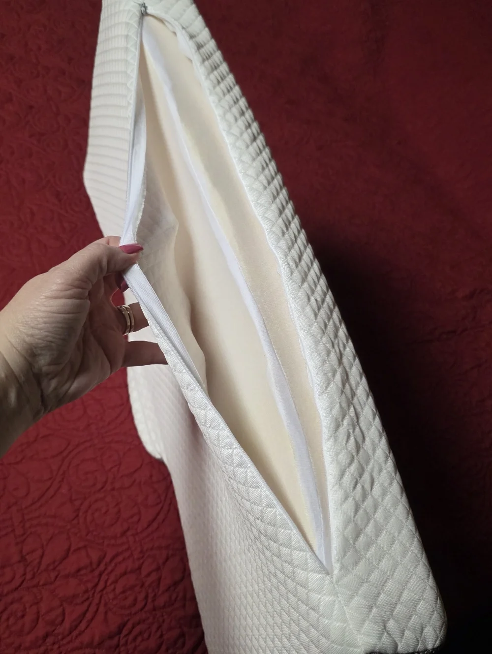 Contoured White Memory Foam Cevercal Neck Pillow Side Sleeper Back Sleeper NWOT